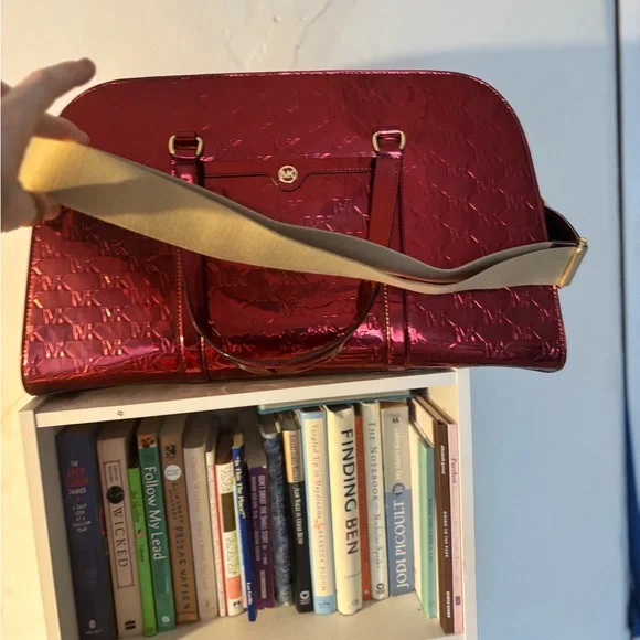 Gorgeous Red Metallic weekend (oversized) Structured Bag - Picture 7 of 7